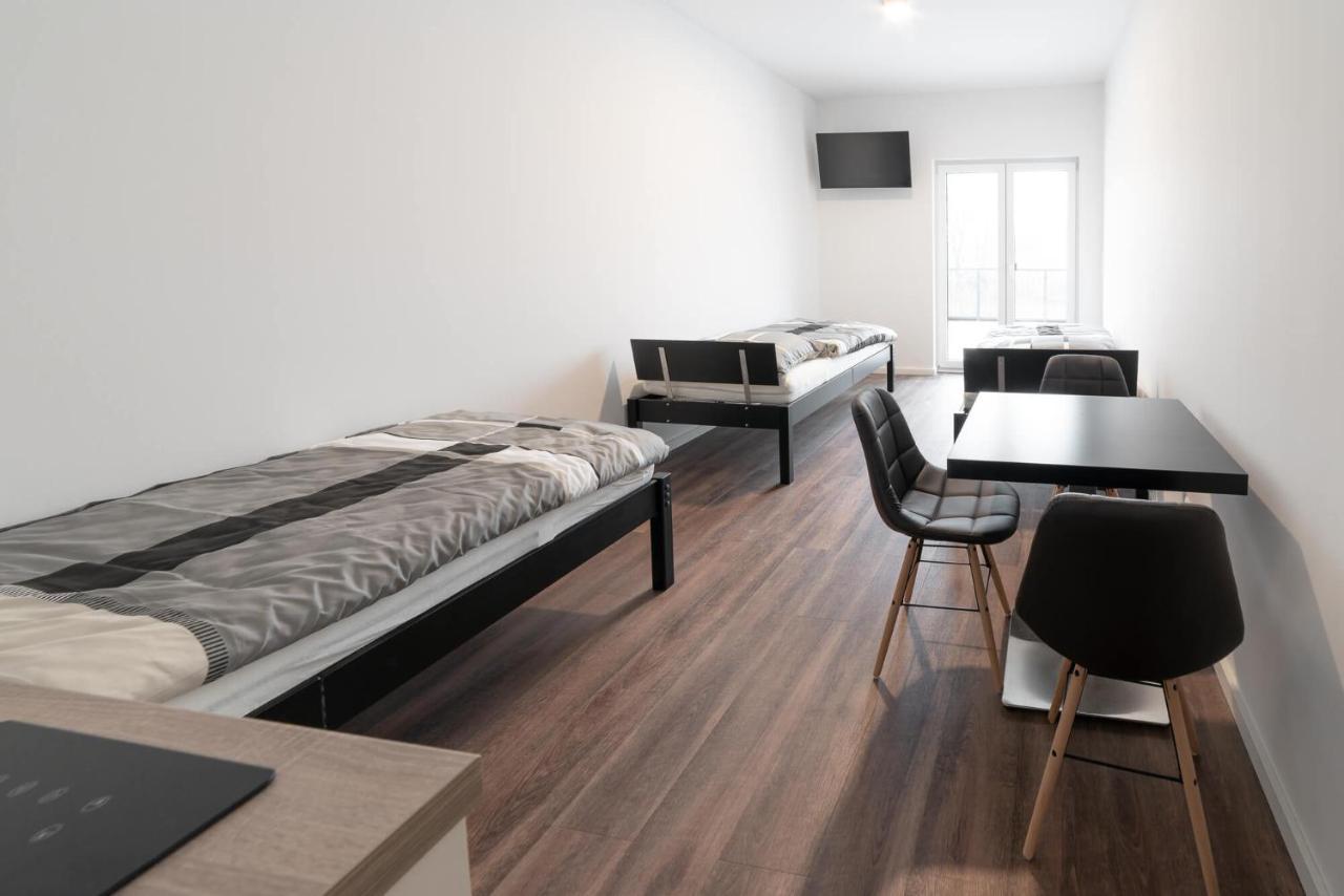 Monteurzimmer Pankow Mit Dachterrasse - Nur 10 Min. Von Der A10 - 3 Zimmer/ 7 Betten * Berlijn