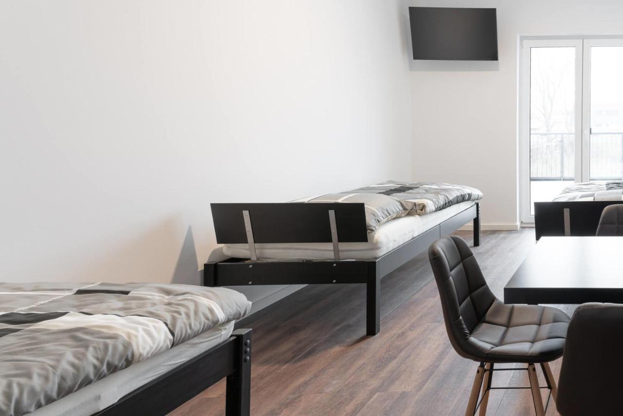 Monteurzimmer Pankow Mit Dachterrasse - Nur 10 Min. Von Der A10 - 3 Zimmer/ 7 Betten Gasthuis *